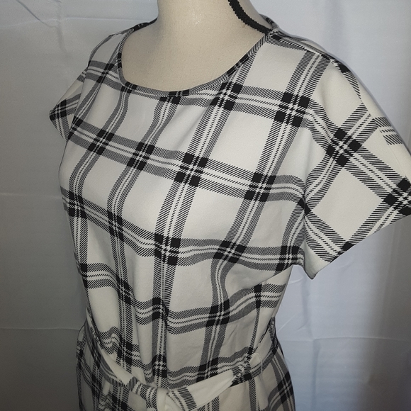 ATF White & Black Plaid Tie Waist Tunic Top. - Picture 2 of 4